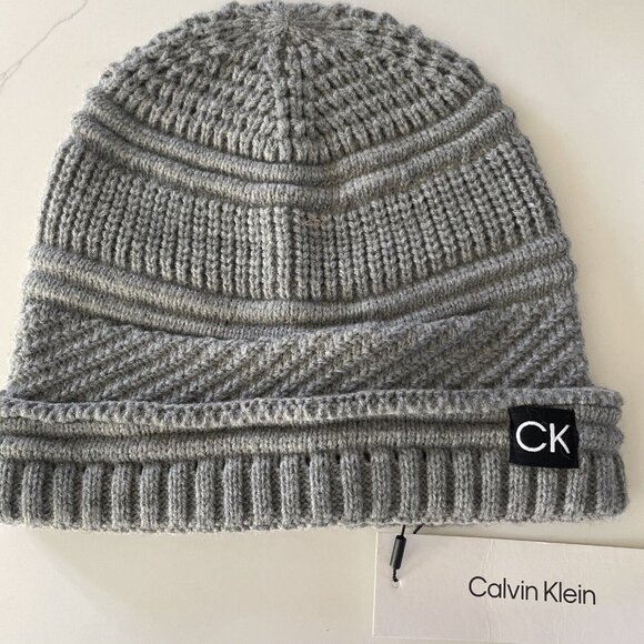Calvin Klein CK Gray Chunky Knit Hat OS Beanie Logo NWT Acrylic Winter Warm‎ - Picture 1 of 4